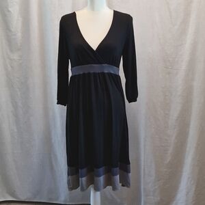 GAP sz L black/grey dress in good used condition, viscose/spandex, easy care tie